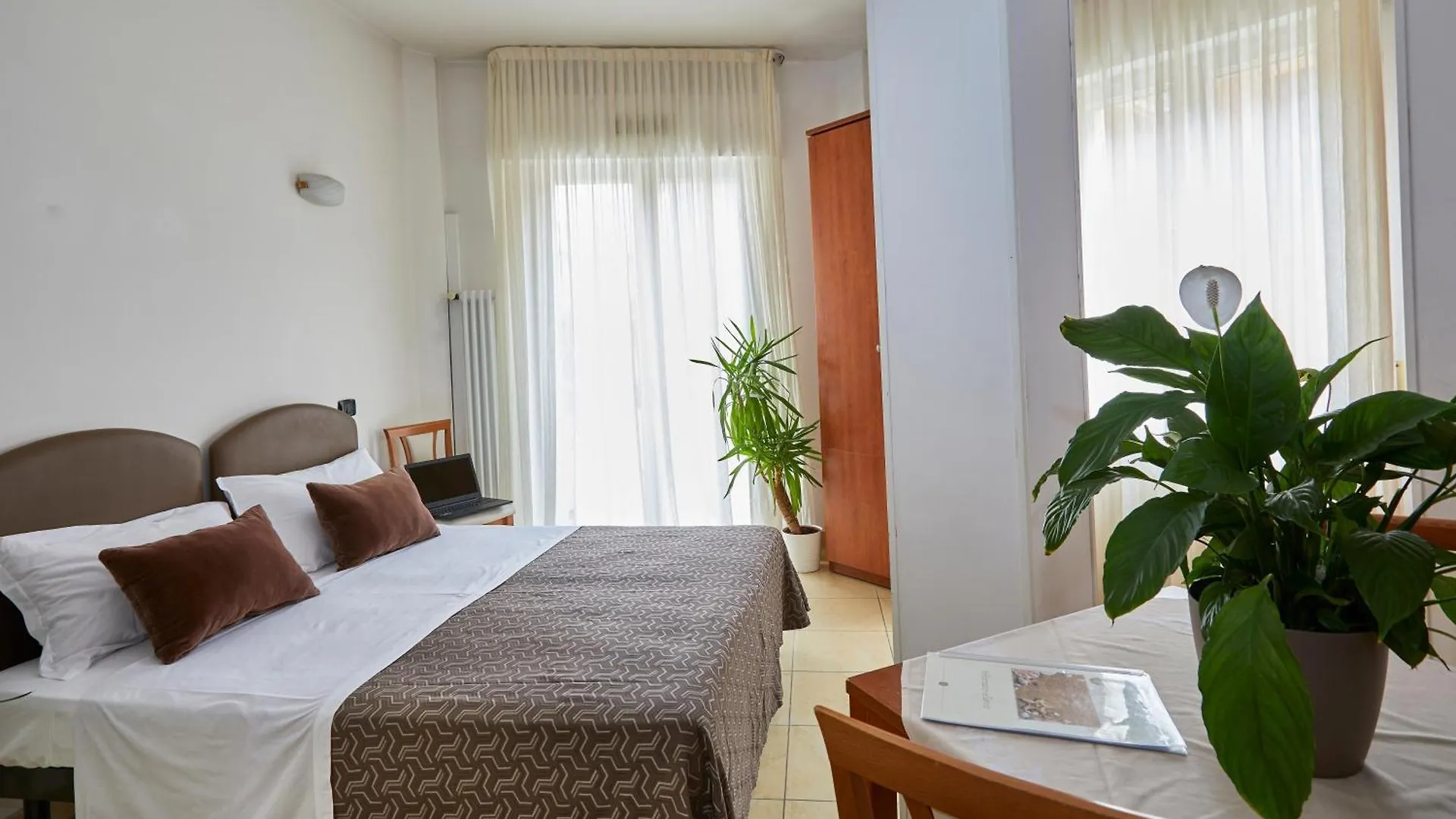 Residence Fellini Римини